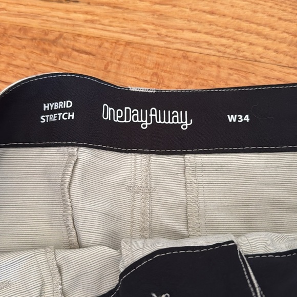 OneDayAway Men’s Hybrid short - Picture 3 of 6